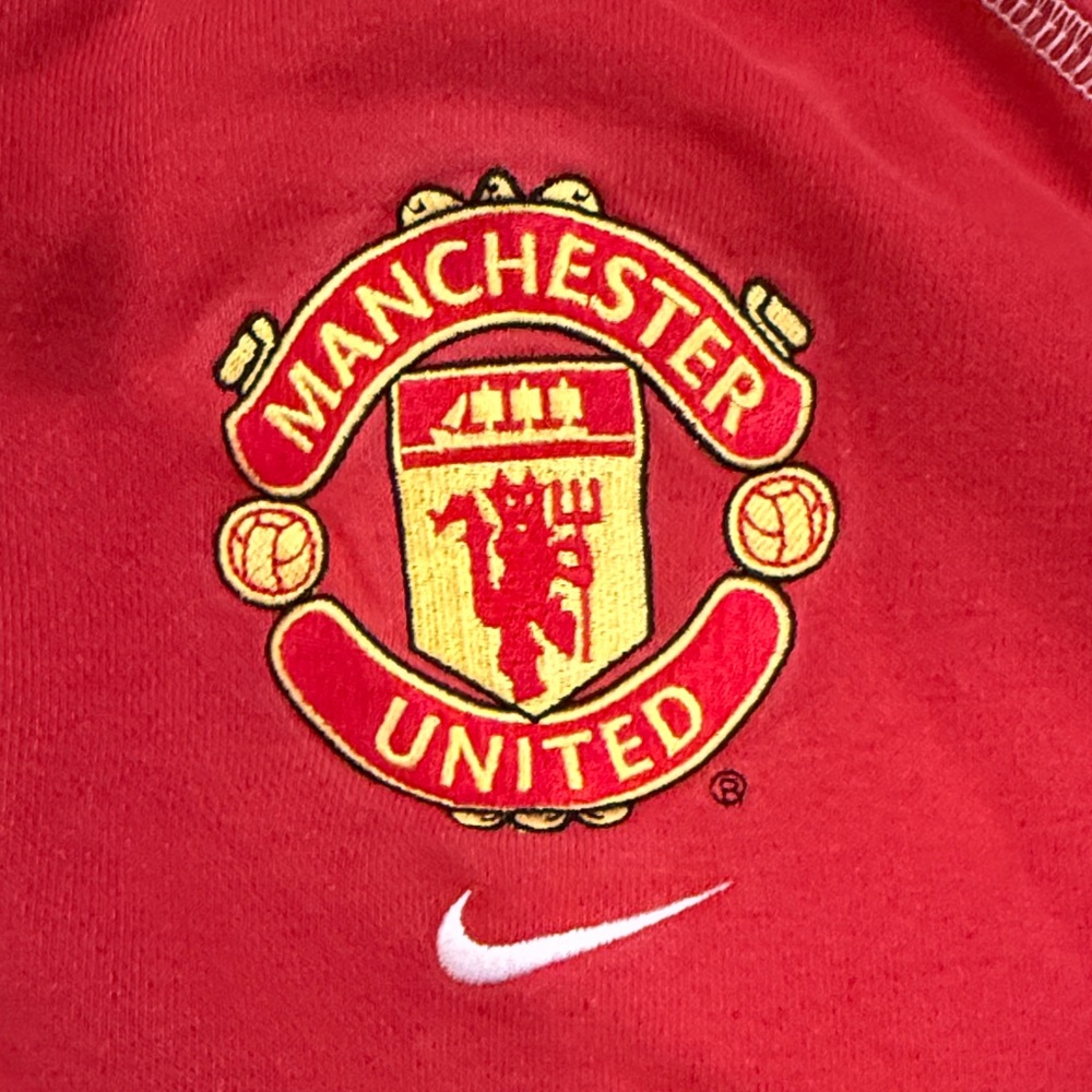 Nike Red Manchester United Hoodie Sweatshirt - Picture 3 of 3